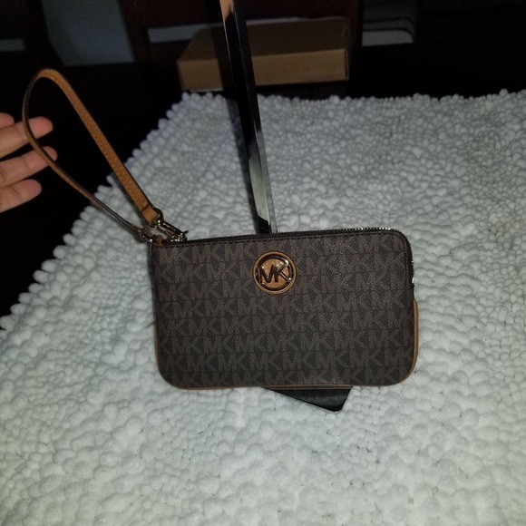 Brown Michael Kors wallet. - Picture 2 of 5